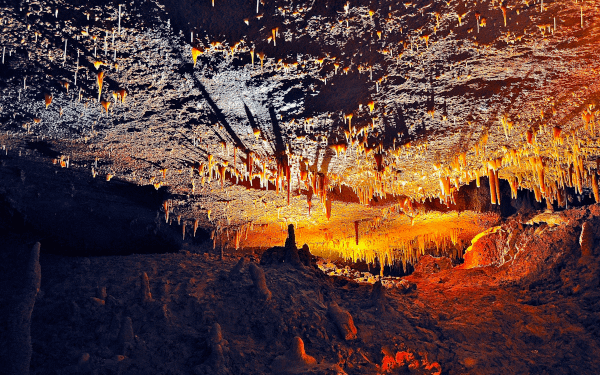 Tropfsteinhöhle 600
