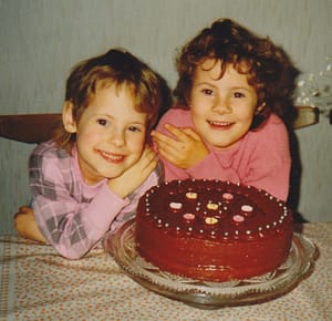Cornelia Brückner mit Schwester